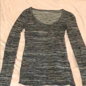 Form fitting long sleeve T-shirt